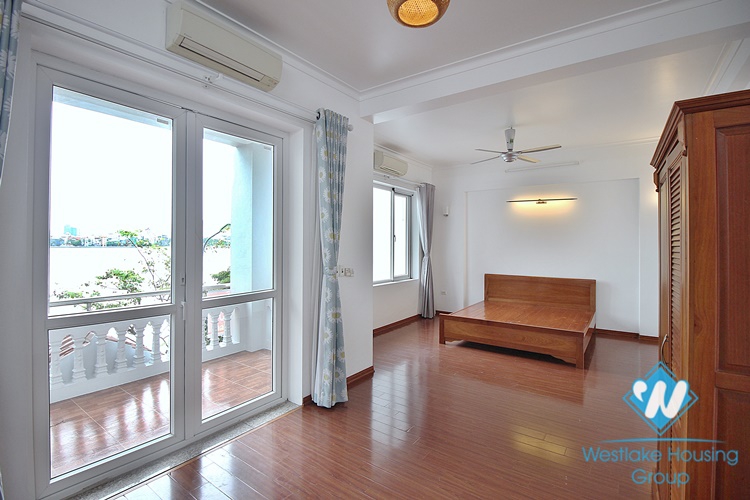 Lake view - House for rent in Tay Ho District